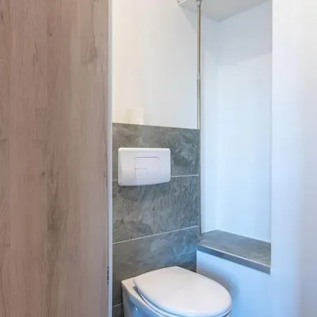 Foot Of The Tram: 2 Rooms-balcony-air Conditioning Grenoble