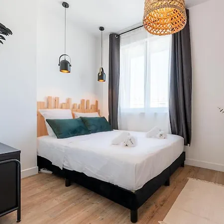 Foot Of The Tram: 2 Rooms-balcony-air Conditioning *