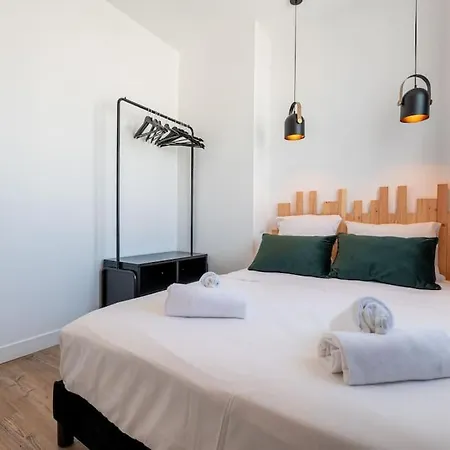 Foot Of The Tram: 2 Rooms-balcony-air Conditioning *