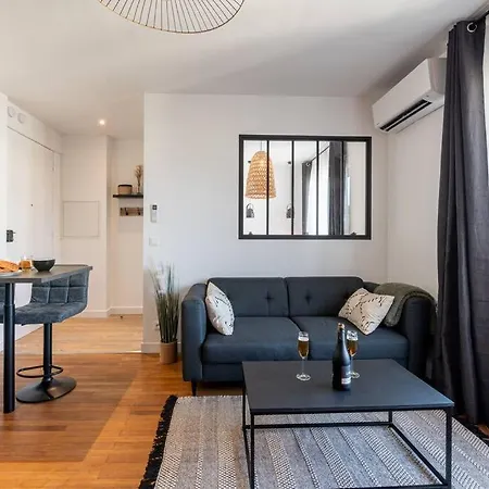 Foot Of The Tram: 2 Rooms-balcony-air Conditioning Apartmán *
