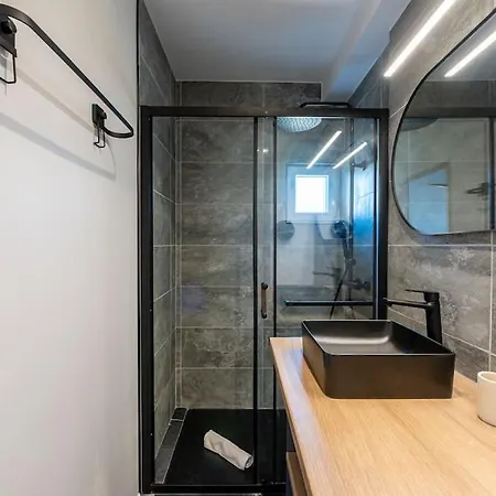 Foot Of The Tram: 2 Rooms-balcony-air Conditioning * Grenoble